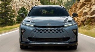 Toyota Crown Signia 2024 chốt giá quy đổi từ 1,14 tỷ đồng, cạnh tranh Hyundai Santa Fe